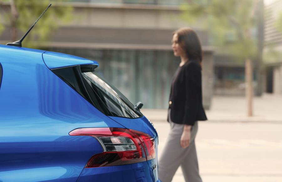 Детали интерьера Peugeot 308 Road Trip 2020 года  (WW) (фото 9 из 26)